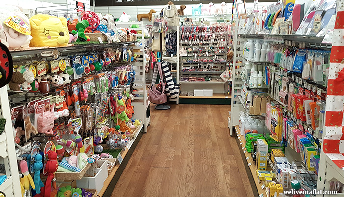 Kyoto And Osaka Pet Shops For Cat Dog Goods We Live In A Flat